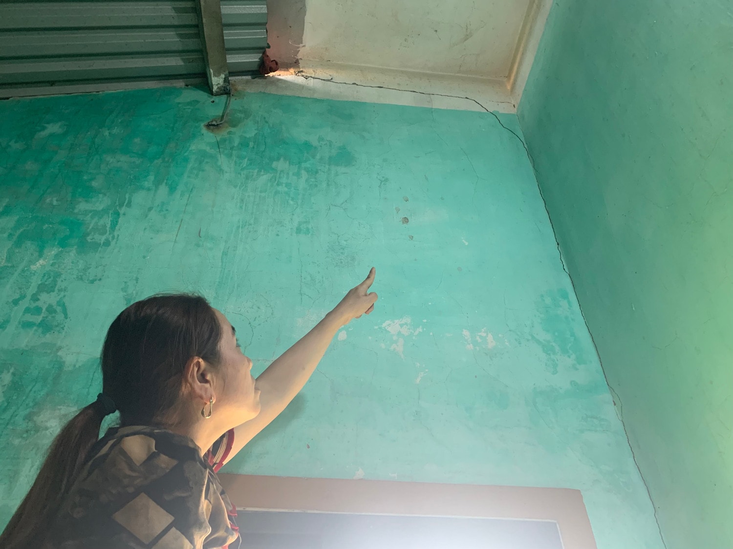Quảng Bình: 41 nhà dân bị nứt do làm đường, Sở GTVT yêu cầu dừng thi công để khắc phục -0