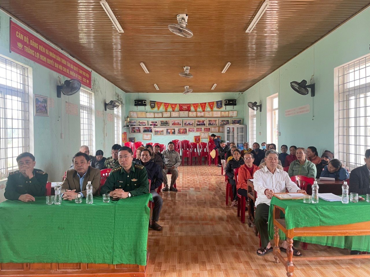Quảng Bình: Khen thưởng người dân trình báo về 20 bánh ma túy dạt vào bờ biển -0