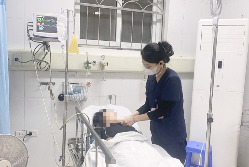 Ngộ độc thuốc gây tê, người phụ nữ nguy kịch -0