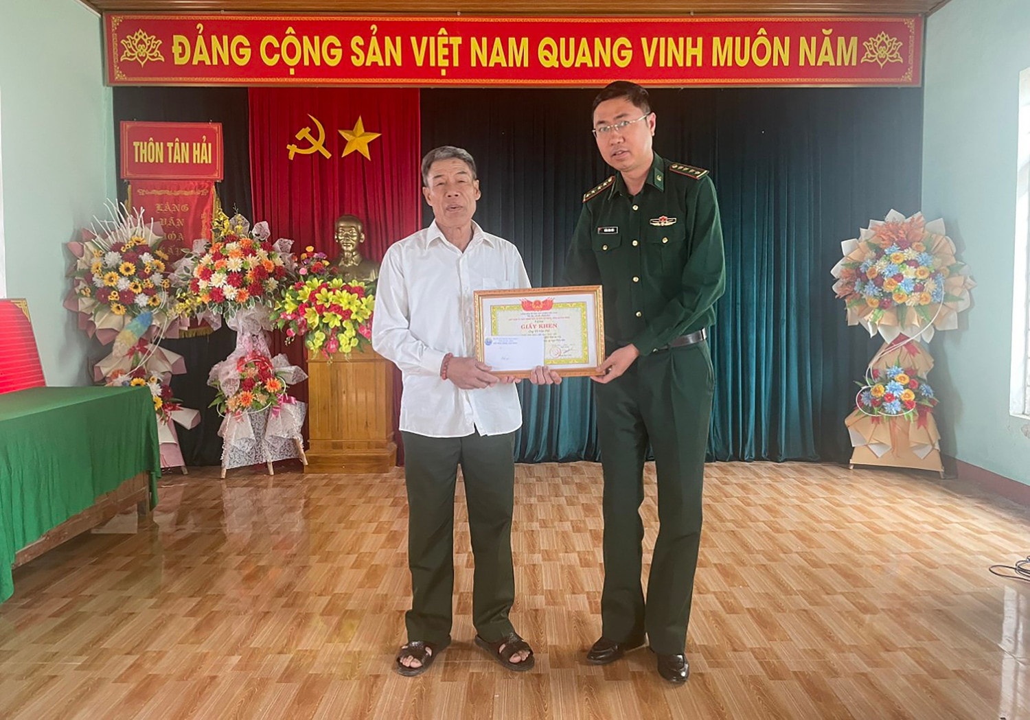 Quảng Bình: Khen thưởng người dân trình báo về 20 bánh ma túy dạt vào bờ biển -0