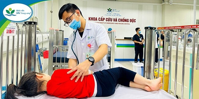 Bác sĩ cảnh báo, tăng cao nhiều trường hợp trẻ uống nhầm hóa chất -0
