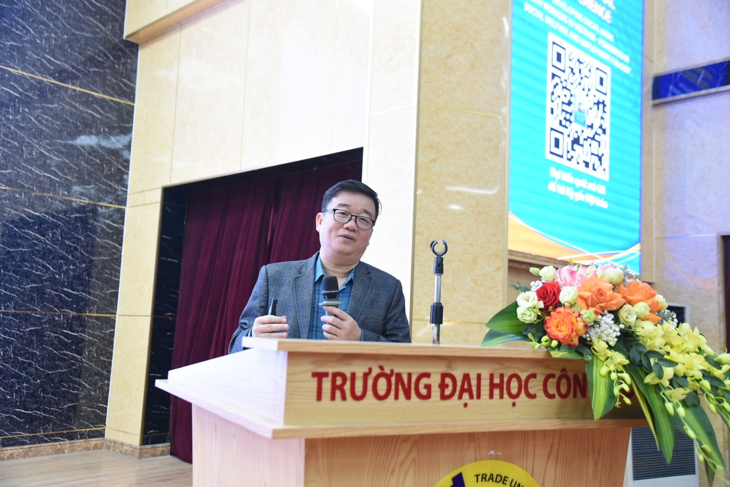 Hàng trăm đại biểu tham dự Hội thảo khoa học quốc tế về phát triển công tác xã hội với người lao động tại Việt Nam -0