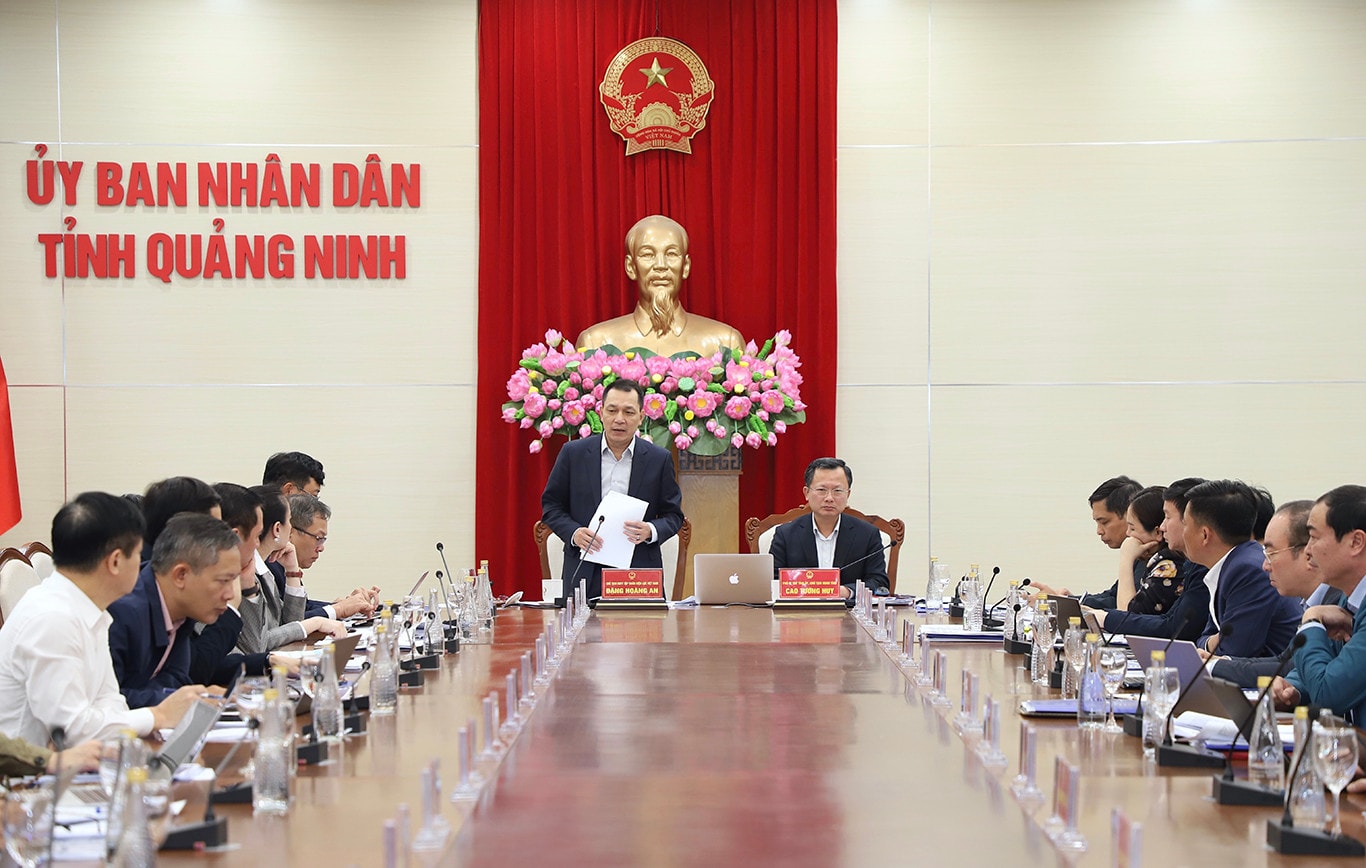 Chủ tịch HĐTV EVN Đặng Hoàng An phát biểu tại buổi làm việc. Ảnh: EVN