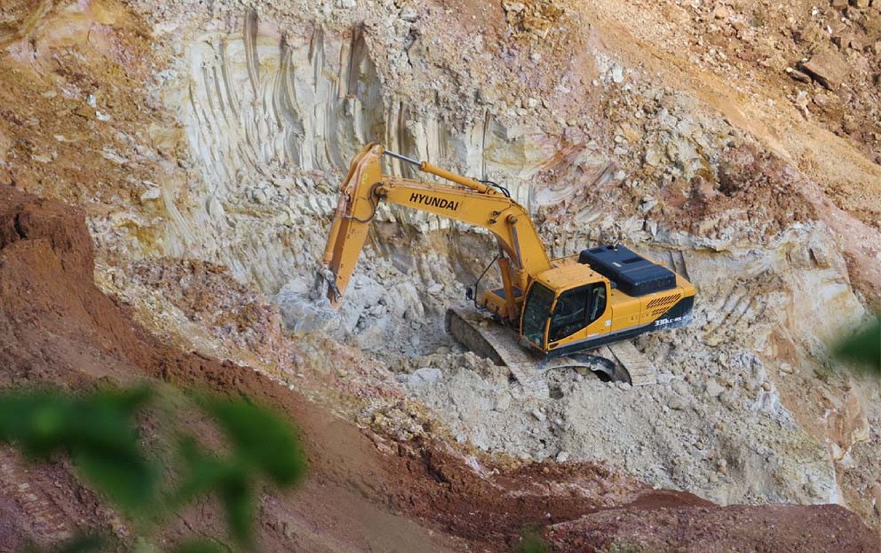 Giám đốc KSB Bimico chi nhánh khai thác và chế biến cao lanh Minh Long bị tạm hoãn xuất cảnh vì nợ thuế