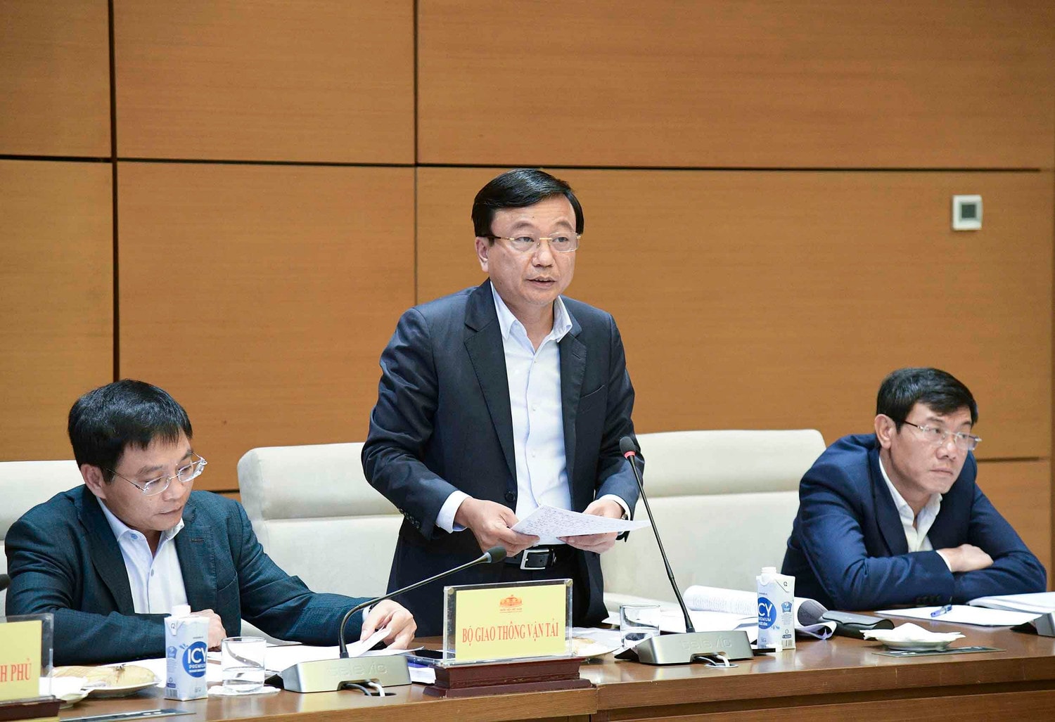 Thứ trưởng Bộ Giao thông Vận tải Nguyễn Danh Huy giải trình vấn đề Đoàn giám sát đưa ra