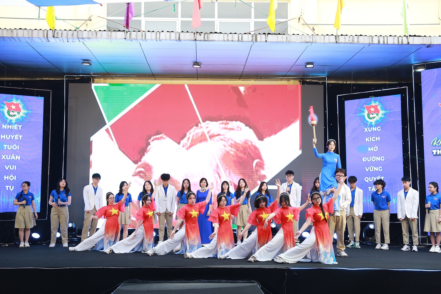 Sôi nổi chương trình chào mừng 93 năm ngày thành lập Đoàn TNCS Hồ Chí Minh của Trường THPT Phan Huy Chú - Đống Đa -0