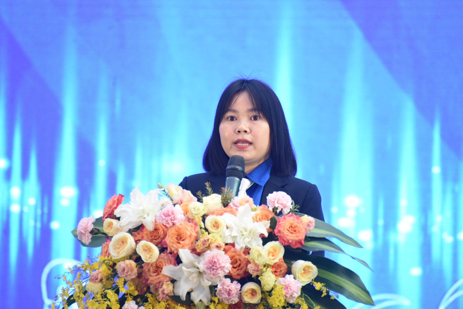 Cô giáo Nguyễn Thị Châu Loan, Bí thư Đoàn trường THPT Phan Huy Chú - Đống Đa (Ảnh: Xuân Quý) Sôi nổi chương trình chào mừng 93 năm ngày thành lập Đoàn TNCS Hồ Chí Minh của Trường THPT Phan Huy Chú - Đống Đa -0