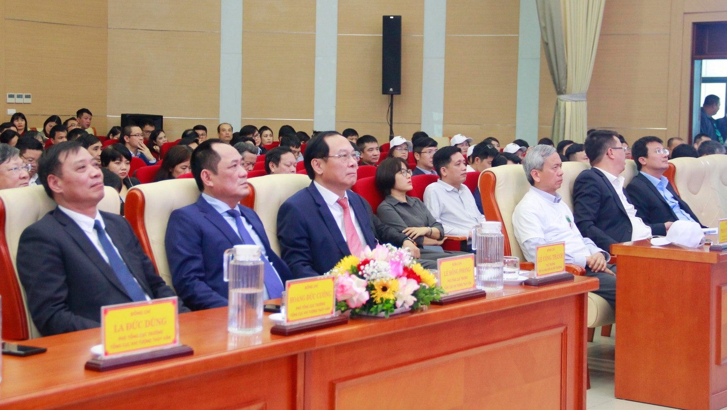 Các đại biểu dự buổi lễ Chung tay bảo vệ, phục hồi và phát triển tài nguyên nước -0