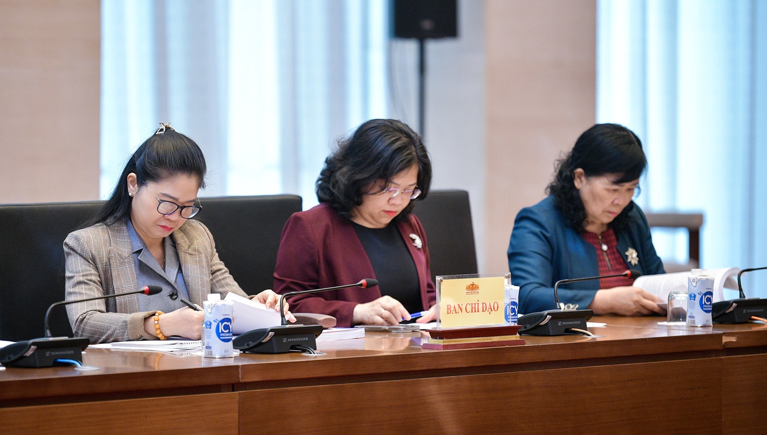 các đại biểu tham dự Phiên họp - Ảnh H.Ngọc