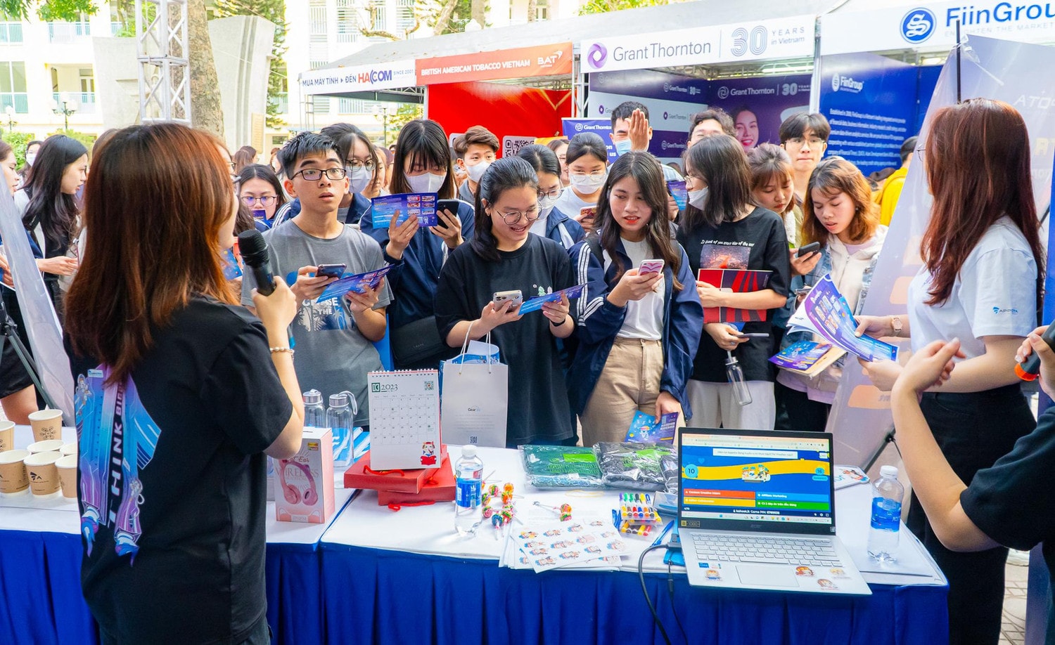Khai mạc Tuần lễ Nghề nghiệp và Việc làm 2024 tại Trường Đại học Kinh tế Quốc dân -0