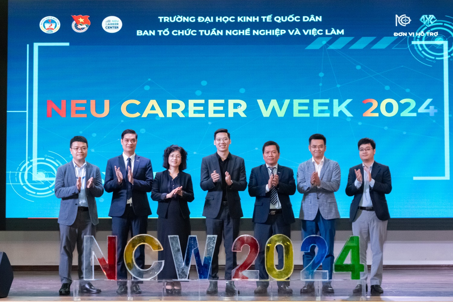 Khai mạc Tuần lễ Nghề nghiệp và Việc làm 2024 tại Trường Đại học Kinh tế Quốc dân -0