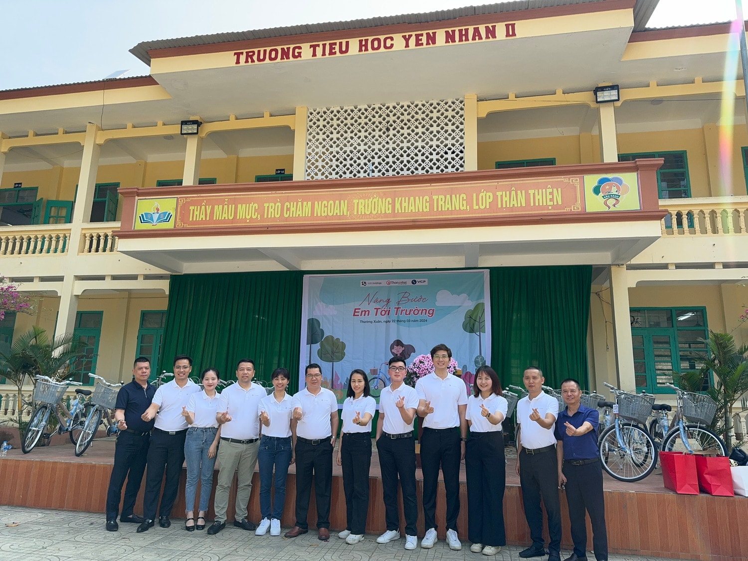 Trao quà cho các em học sinh nghèo, hoàn cảnh khó khăn huyện vùng cao, tỉnh Thanh Hóa -0