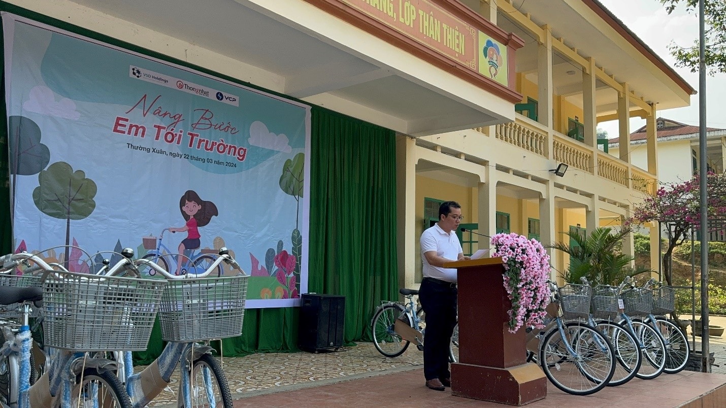 Trao quà cho các em học sinh nghèo, hoàn cảnh khó khăn huyện vùng cao, tỉnh Thanh Hóa -0
