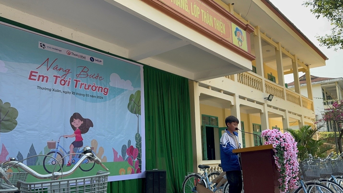 Trao quà cho các em học sinh nghèo, hoàn cảnh khó khăn huyện vùng cao, tỉnh Thanh Hóa -0