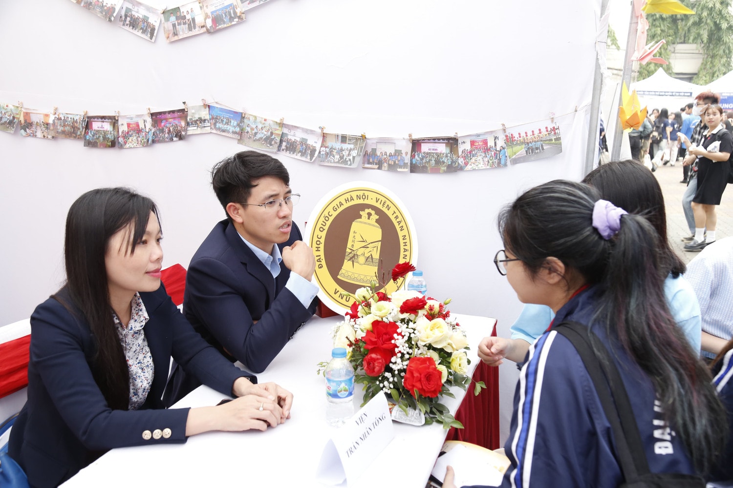 Gần 60 doanh nghiệp mang gần 1.300 vị trí việc làm tới sinh viên ngành khoa học xã hội ảnh 3 Trường ĐH KHXH&NV, ĐHQGHN: Đảm bảo yếu tố hàn lâm học thuật nhưng không coi nhẹ yếu tố hội nhập -0