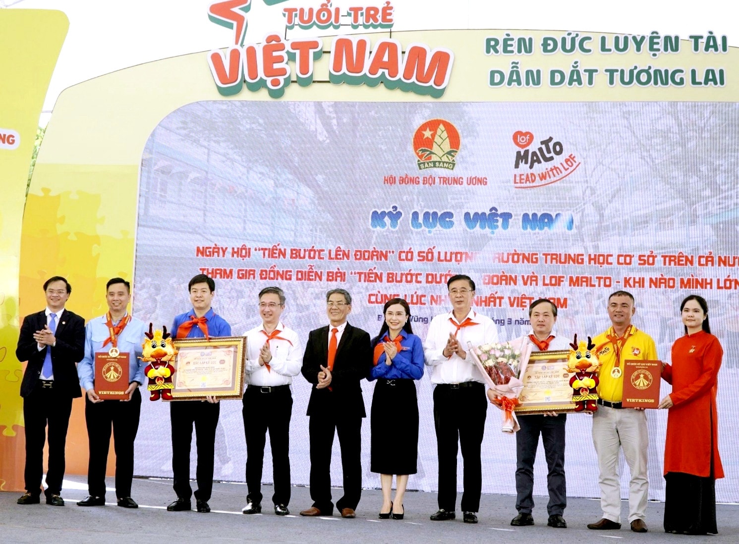 Tưng bừng Ngày hội “Tiến bước lên Đoàn” -0