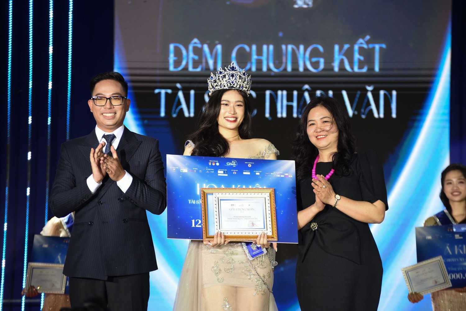 Lộ diện cặp đôi đăng quang 