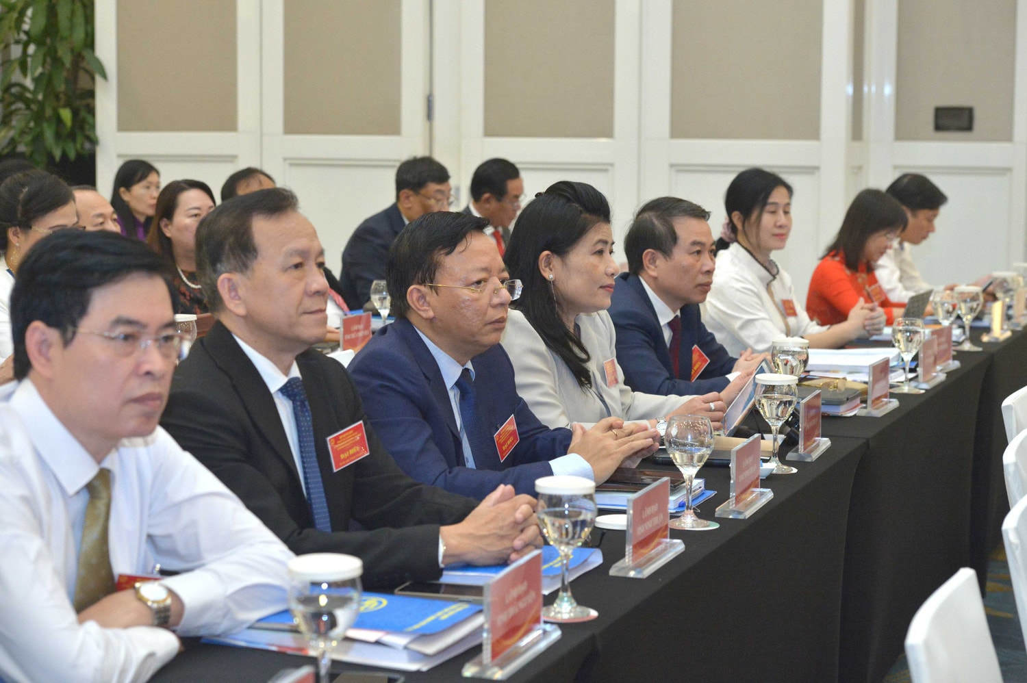 Phát huy cao nhất tinh thần chủ động, tích cực trao đổi, chia sẻ thông tin giữa Đoàn ĐBQH và Thường trực HĐND tỉnh Hòa Bình