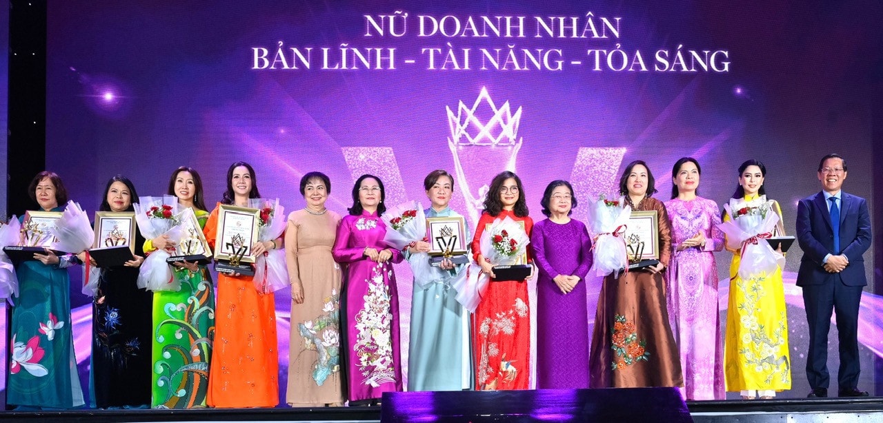 Giải thưởng Nữ doanh nhân xuất sắc đã tìm ra 8 gương mặt đoạt giải Nữ doanh nhân xuất sắc. Ảnh: Văn Anh Lê Hồng Thuỷ Tiên được vinh danh nữ doanh nhân xuất sắc TP. Hồ Chí Minh 2024 -0