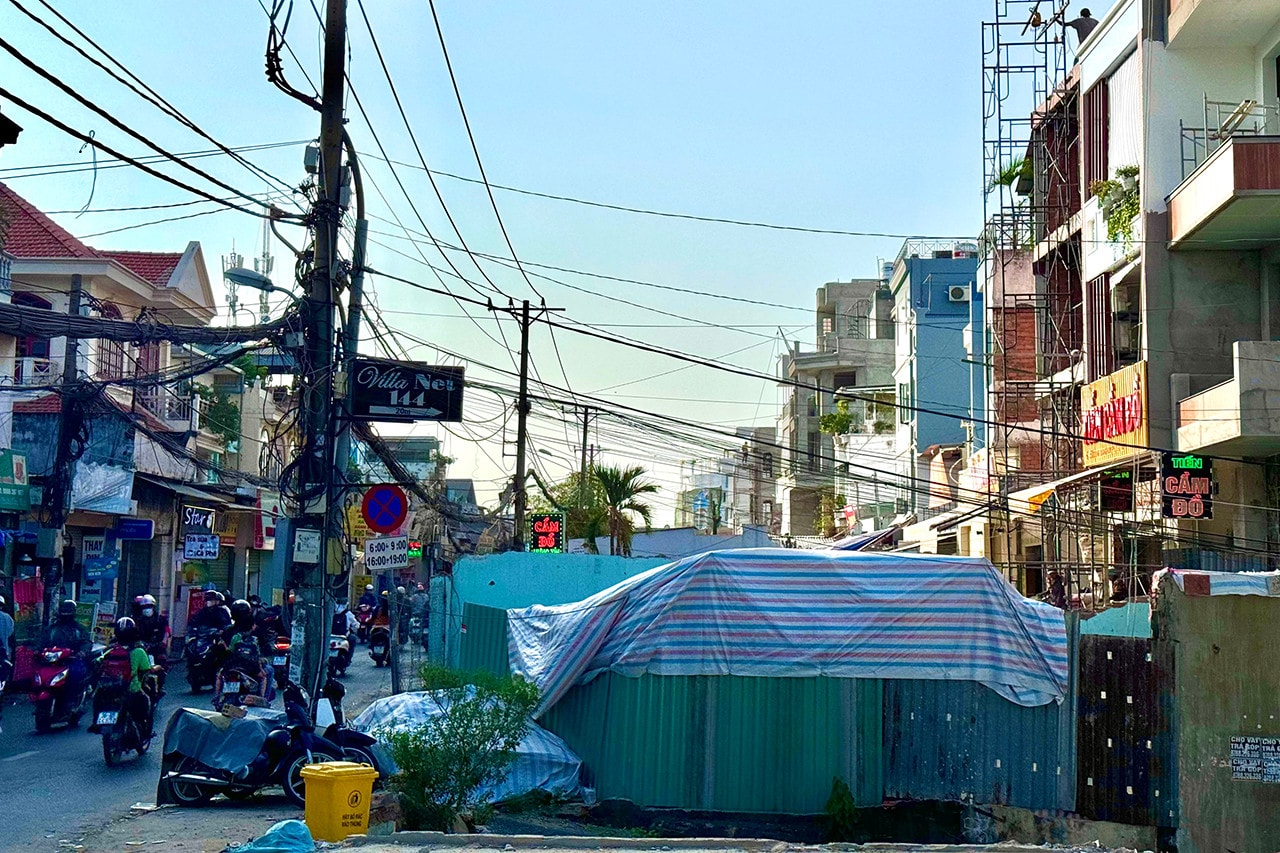 Vụ hàng chục hộ dân có nhà đất bị thu hồi mòn mỏi chờ giải quyết: Hiện trạng đường Dương Quảng Hàm thế nào? -0