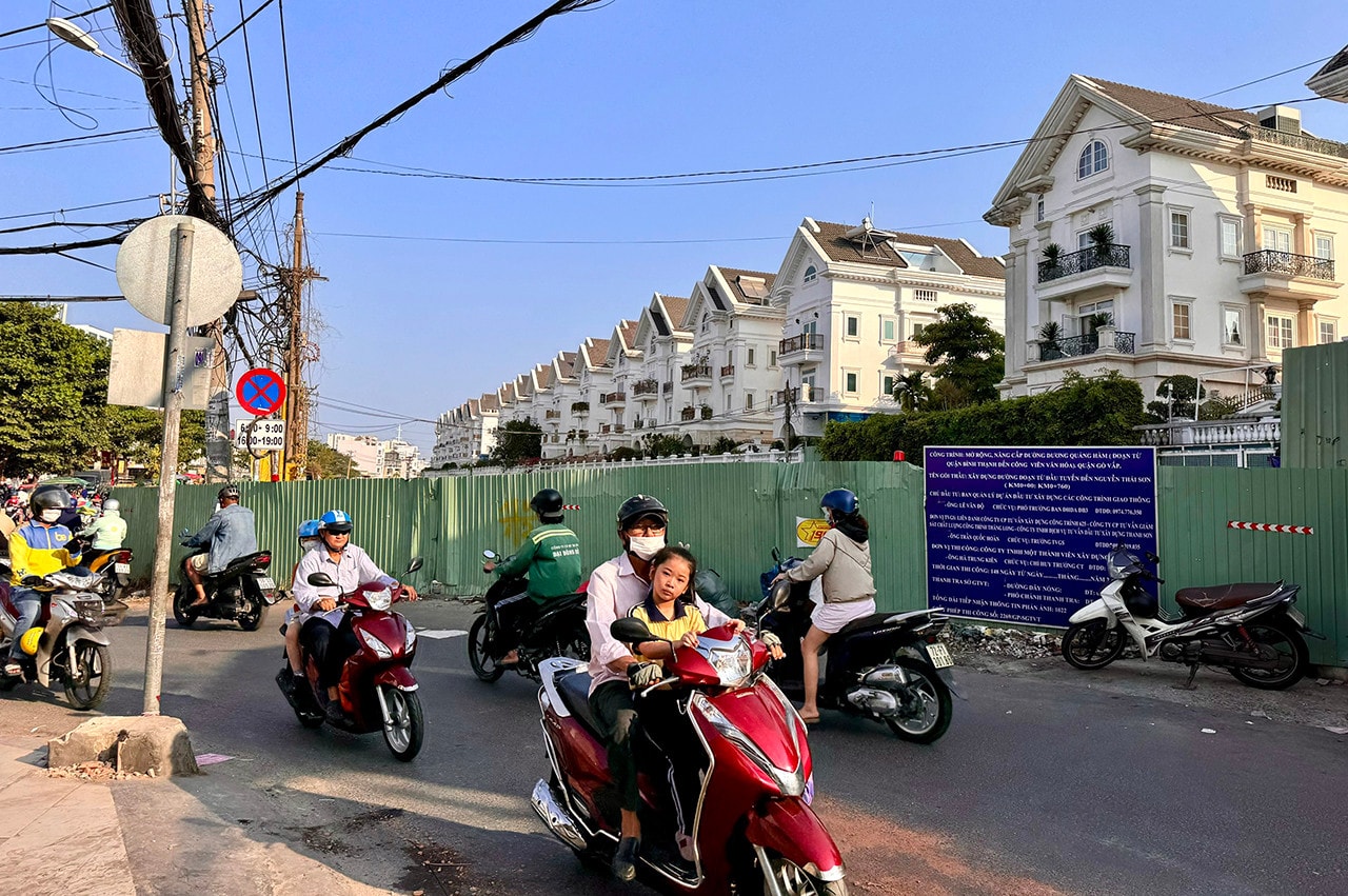 Vụ hàng chục hộ dân có nhà đất bị thu hồi mòn mỏi chờ giải quyết: Hiện trạng đường Dương Quảng Hàm thế nào? -0