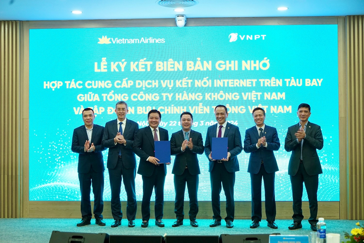Vietnam Airlines và VNPT hợp tác phát triển dịch vụ kết nối internet trên máy bay -0