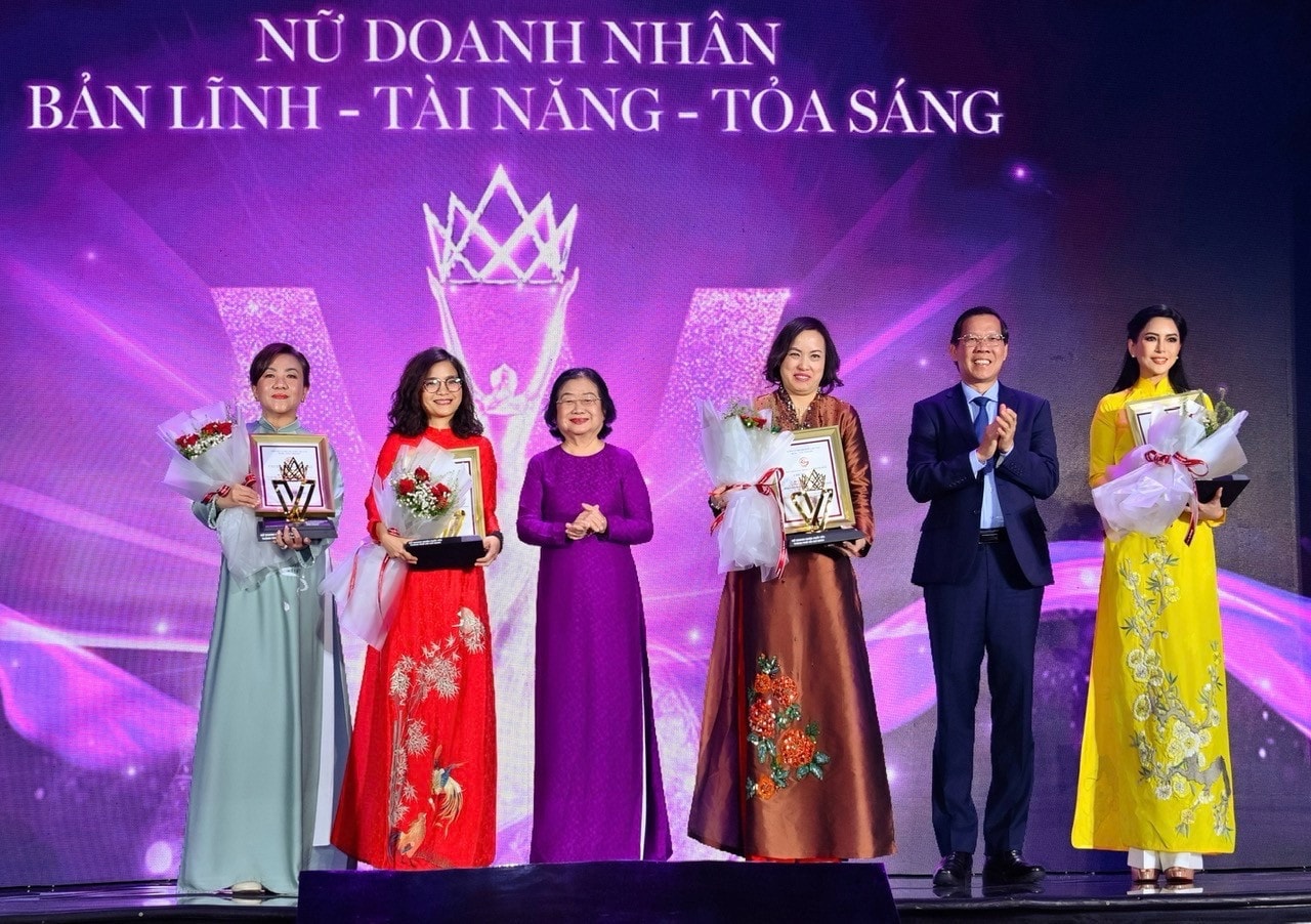 Giải thưởng góp phần thúc đẩy các doanh nhân thi đua cùng đóng góp cho sự phát triển của TP. Hồ Chí Minh. Ảnh: Văn Anh Lê Hồng Thuỷ Tiên được vinh danh nữ doanh nhân xuất sắc TP. Hồ Chí Minh 2024 -0