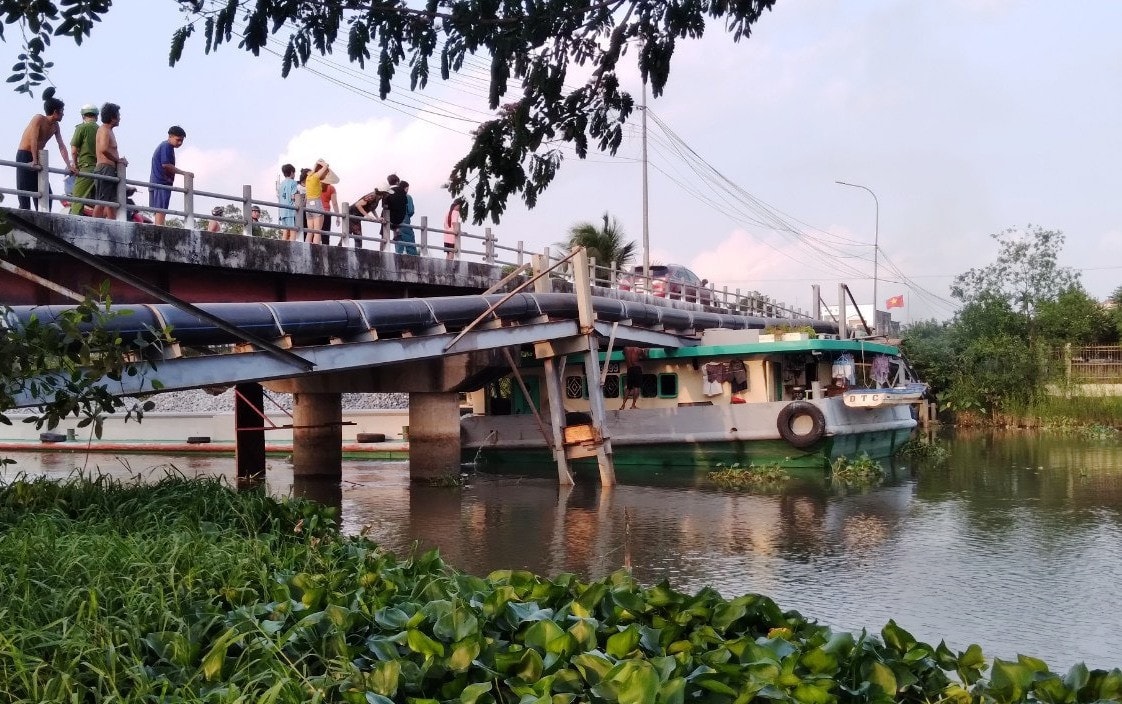 Cầu Nhiếm gặp sự cố, tạm ngưng hoạt động tuyến xe buýt số 10