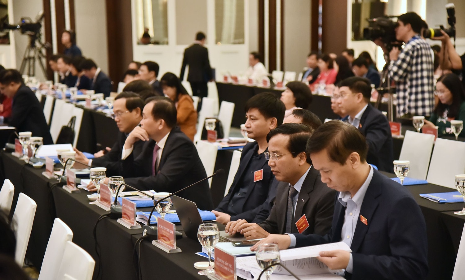 Phát huy cao nhất tinh thần chủ động, tích cực trao đổi, chia sẻ thông tin giữa Đoàn ĐBQH và Thường trực HĐND tỉnh Hòa Bình -0