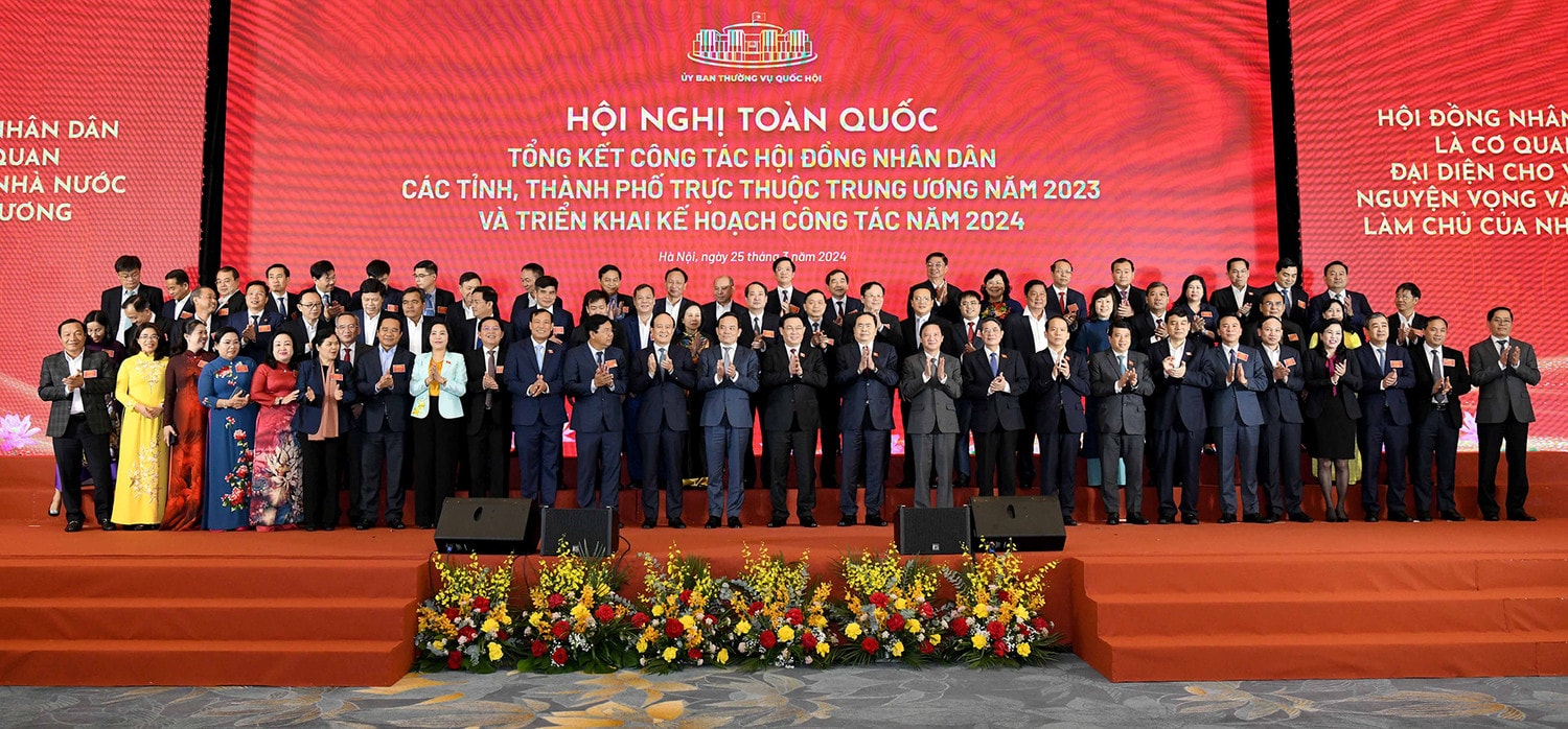 Bám sát sự lãnh đạo của cấp ủy, 