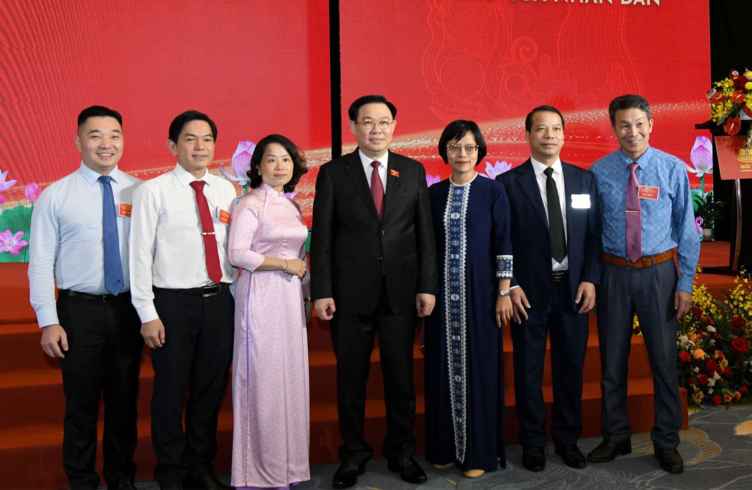Bám sát sự lãnh đạo của cấp ủy, 