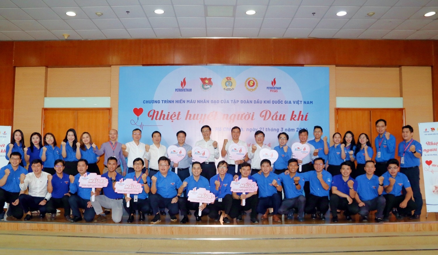 Các đại biểu tham gia Lễ phát động chương trình hiến máu nhân đạo. Ảnh: PVN