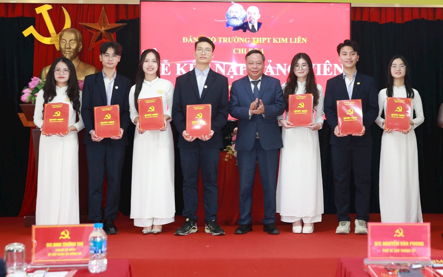 Hà Nội: 7 học sinh THPT ưu tú được kết nạp Đảng -0