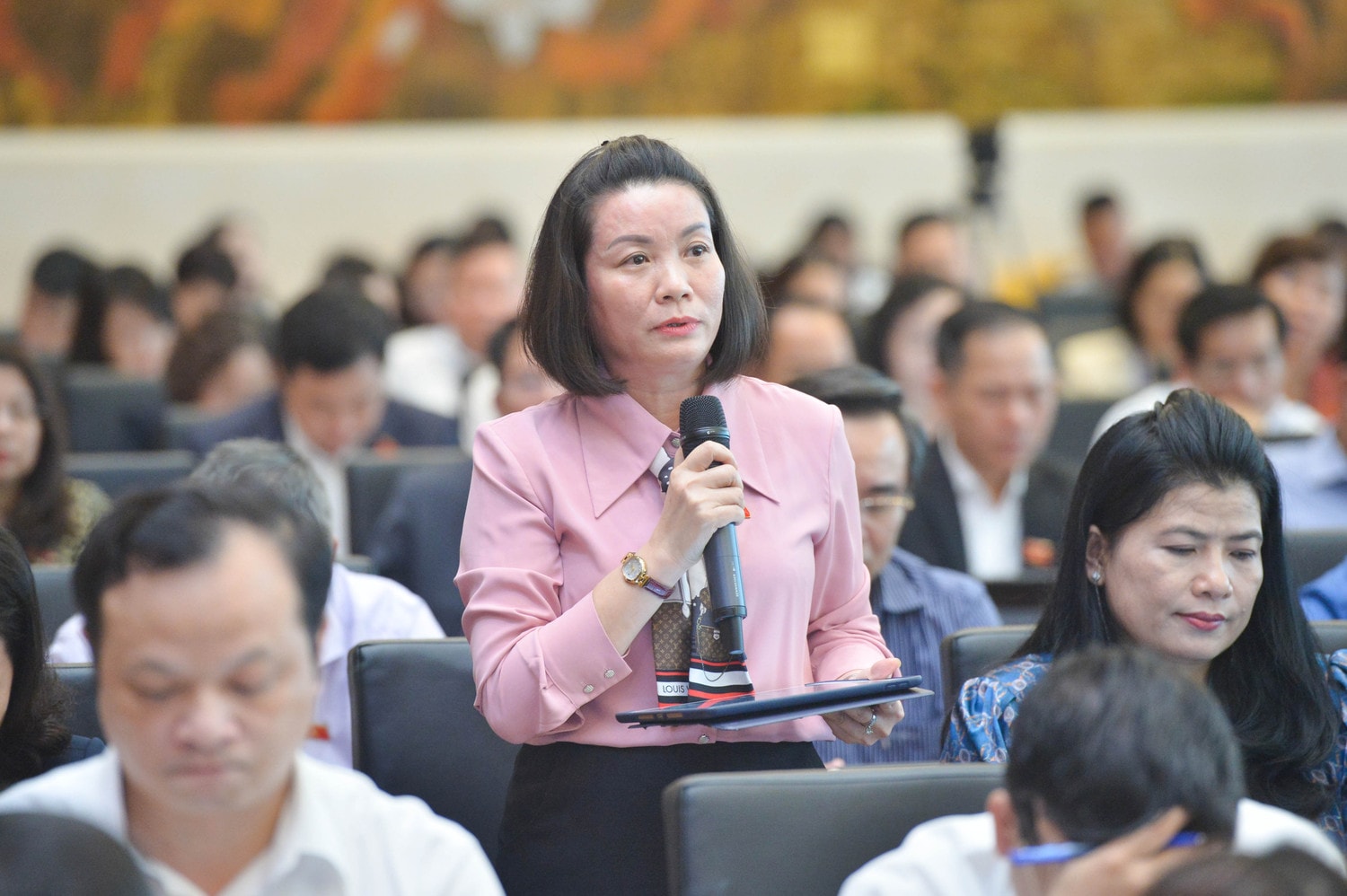 Đánh giá cụ thể, toàn diện việc luật hóa quy định đấu giá biển số xe -0
