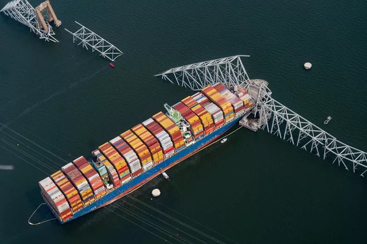 Vụ tai nạn làm sập cầu ở Baltimore: Điều gì đã xảy ra và ai sẽ chịu trách nhiệm? -0