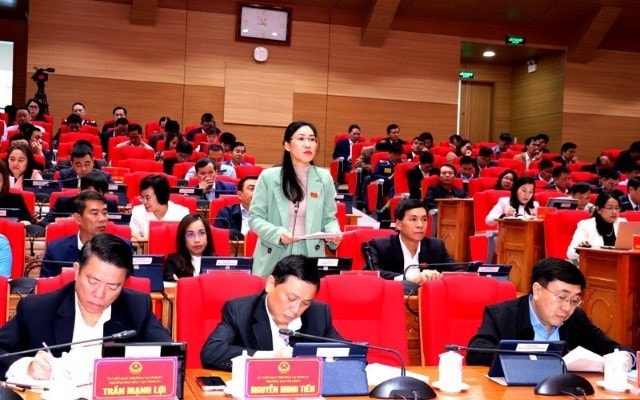 Đại biểu thảo luận tại Kỳ họp thứ 14, HĐND tỉnh Hà Giang Khóa XVIII - ẢNH L. PHƯƠNG