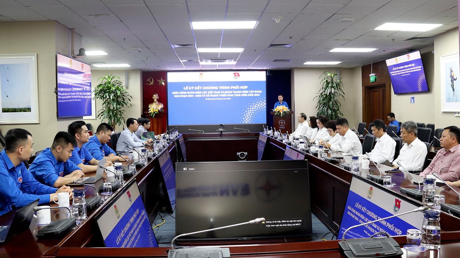 Ký kết chương trình phối hợp giữa Công đoàn Điện lực Việt Nam và Đoàn Thanh niên EVN -0