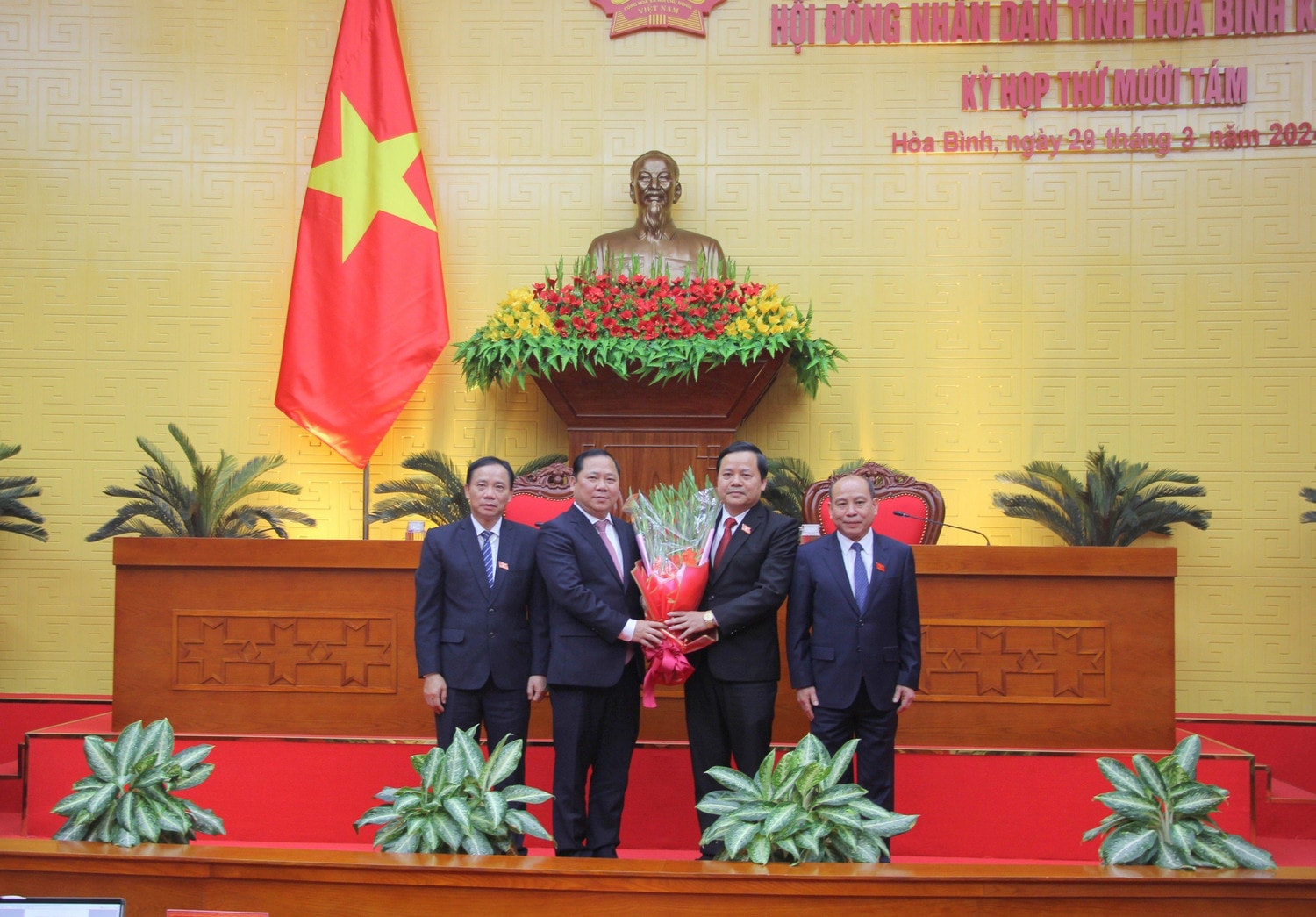 Hòa Bình: Thông qua nhiều nghị quyết quan trọng tại kỳ họp thứ 18 -0