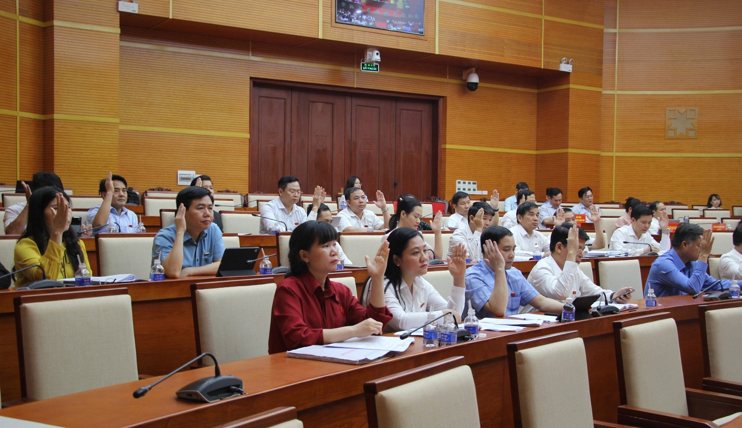 Hòa Bình: Thông qua nhiều nghị quyết quan trọng tại kỳ họp thứ 18 -1