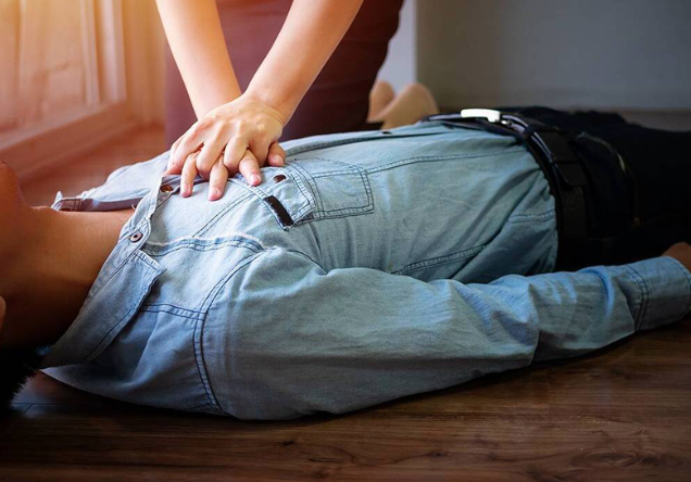 Từ vụ du khách nước ngoài ngừng tim đột ngột tại nhà hàng: Dấu hiệu nhận biết và cách xử trí cho người bị ngừng tuần hoàn hô hấp -0