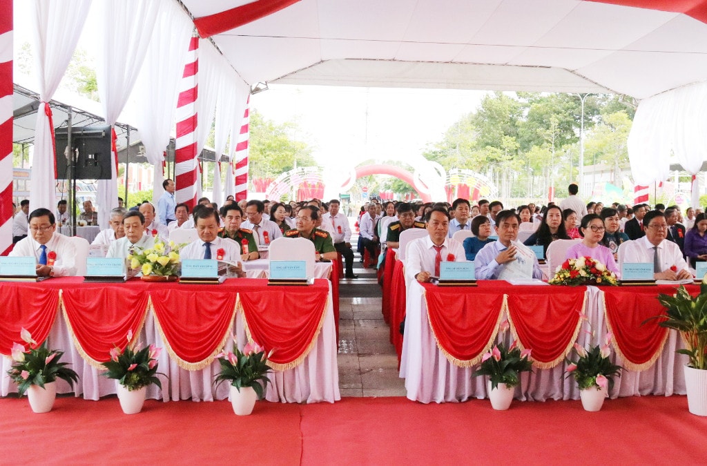 Các đại biểu tham dự Lễ công bố xã Trường Thanh đạt chuẩn xã nông thôn mới kiểu mẫu và xã Thới Tân, Trường Xuân B đạt chuẩn xã nông thôn mới nâng cao TP Cần Thơ: Huyện Thới Lai sớm về đích huyện Nông thôn mới nâng cao vào năm 2025