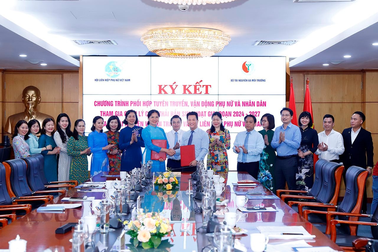 Phát huy vai trò của phụ nữ trong việc phân loại chất thải rắn sinh hoạt -0