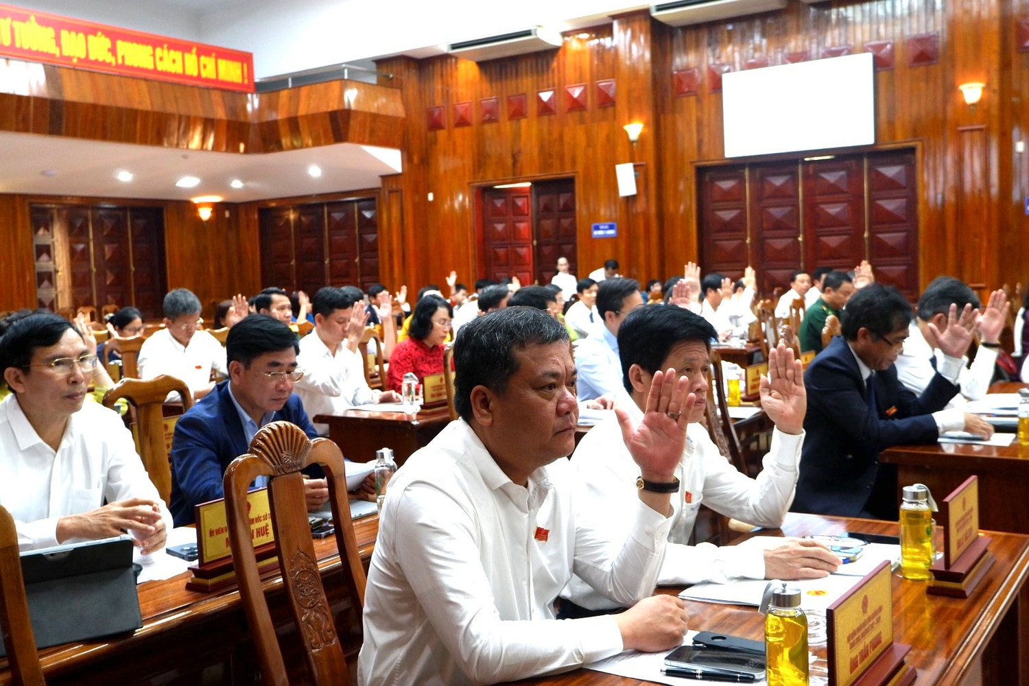 HĐND tỉnh Quảng Bình thông qua 13 nghị quyết quan trọng tại Kỳ họp thứ 15 -0