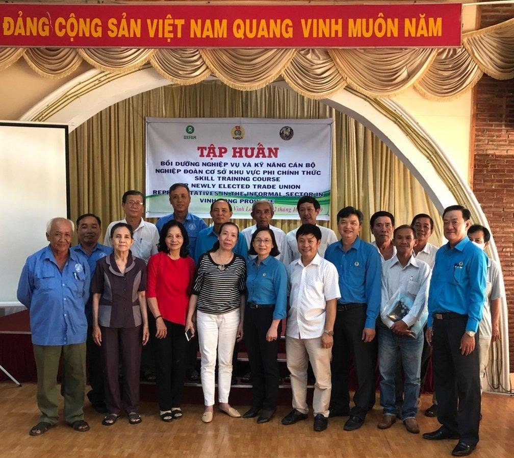Nghiệp đoàn cơ sở khu vực phi chính thức tại tỉnh Vĩnh Long được tập huấn bồi dưỡng nghiệp vụ, kỹ năng. Ảnh: Lệ Thu 