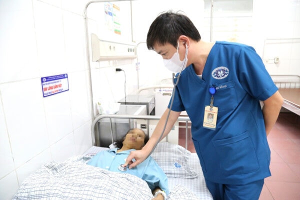 Tự ý sử dụng thuốc nam, người phụ nữ bị suy gan -0