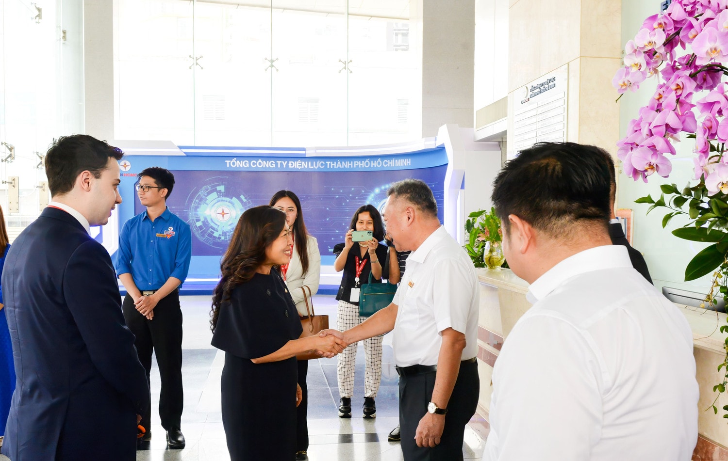 Làm việc với Bộ trưởng Phát triển kinh tế, Thương mại quốc tế và Xúc tiến xuất khẩu Canada -0