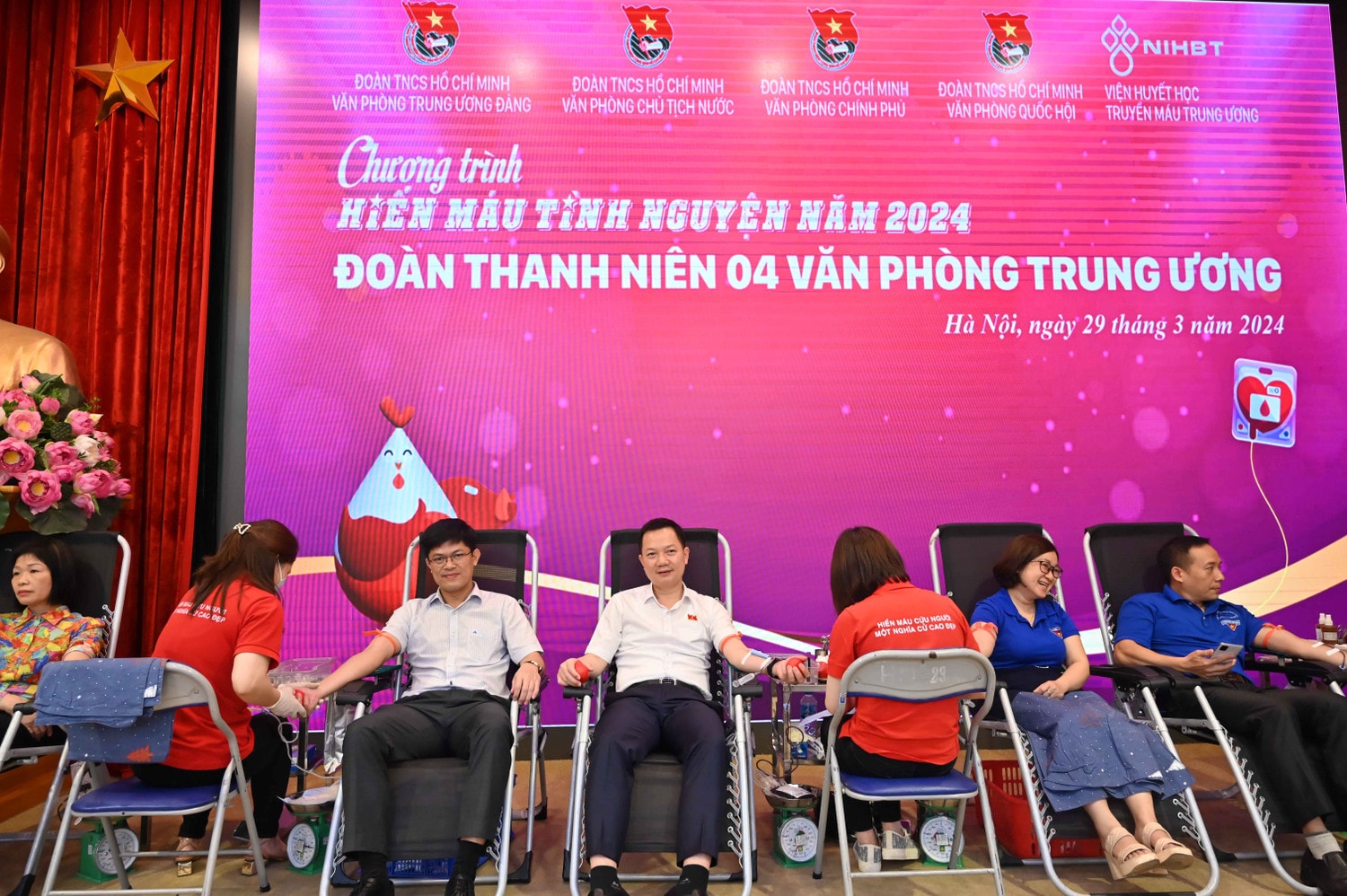 Đoàn Thanh niên 4 Văn phòng Trung ương tích cực tham gia hiến máu tình nguyện