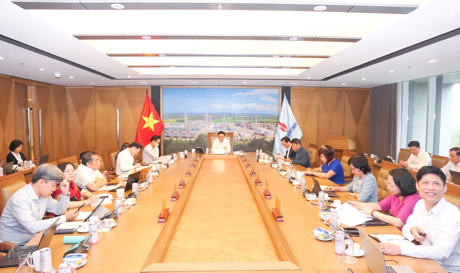 Củng cố, hoàn thiện công tác kiểm soát nội bộ và quản trị rủi ro trong Petrovietnam -0