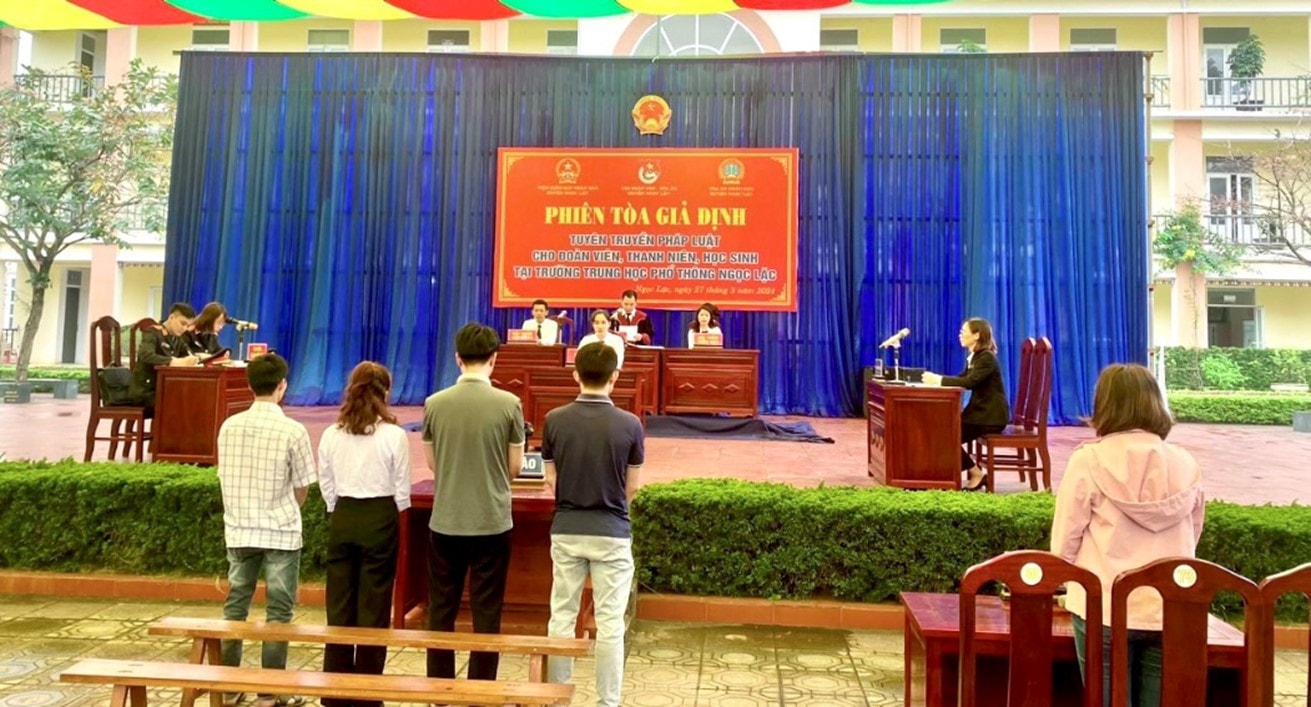 Học sinh THPT trải nghiệm phiên tòa giả định xét xử vụ án hình sự -0