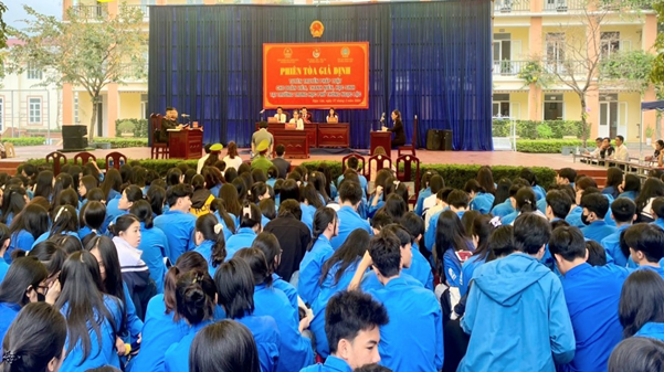 Học sinh THPT trải nghiệm phiên tòa giả định xét xử vụ án hình sự -0